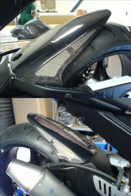 Suzuki GSXR1000 K5 / K6  Carbon Fibre Rear Hugger Vented - with Chainguard 